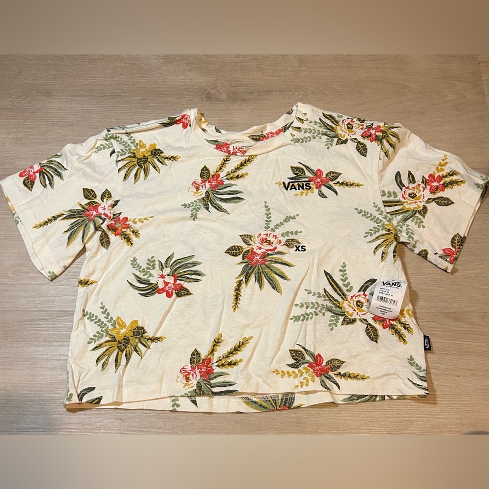 A tropical cropped T-shirt. Brand "Vans" Size XS for teens